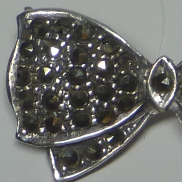 Vintage Classic Bow Shaped Brooch - Picture 4 of 5